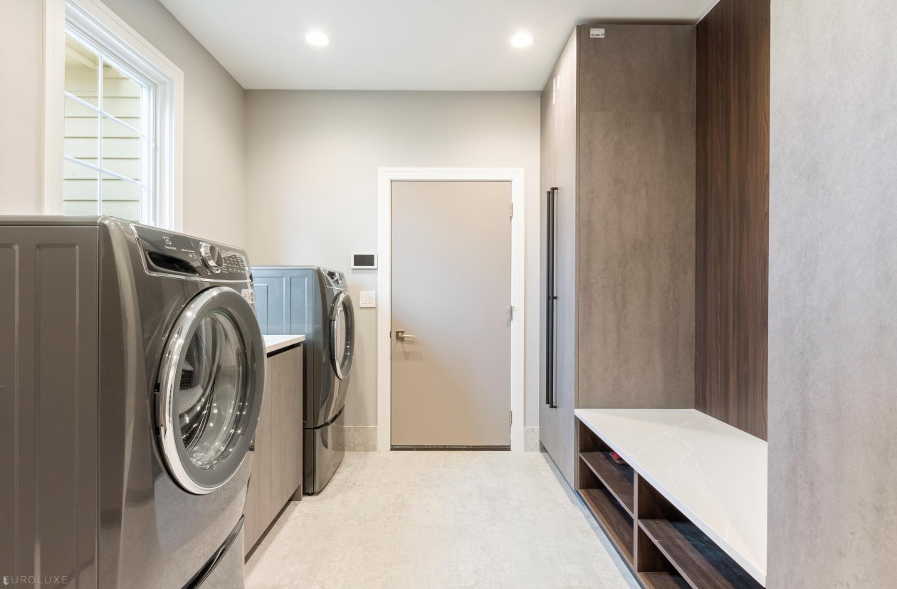 Chicago | Bathroom and Laundry - 