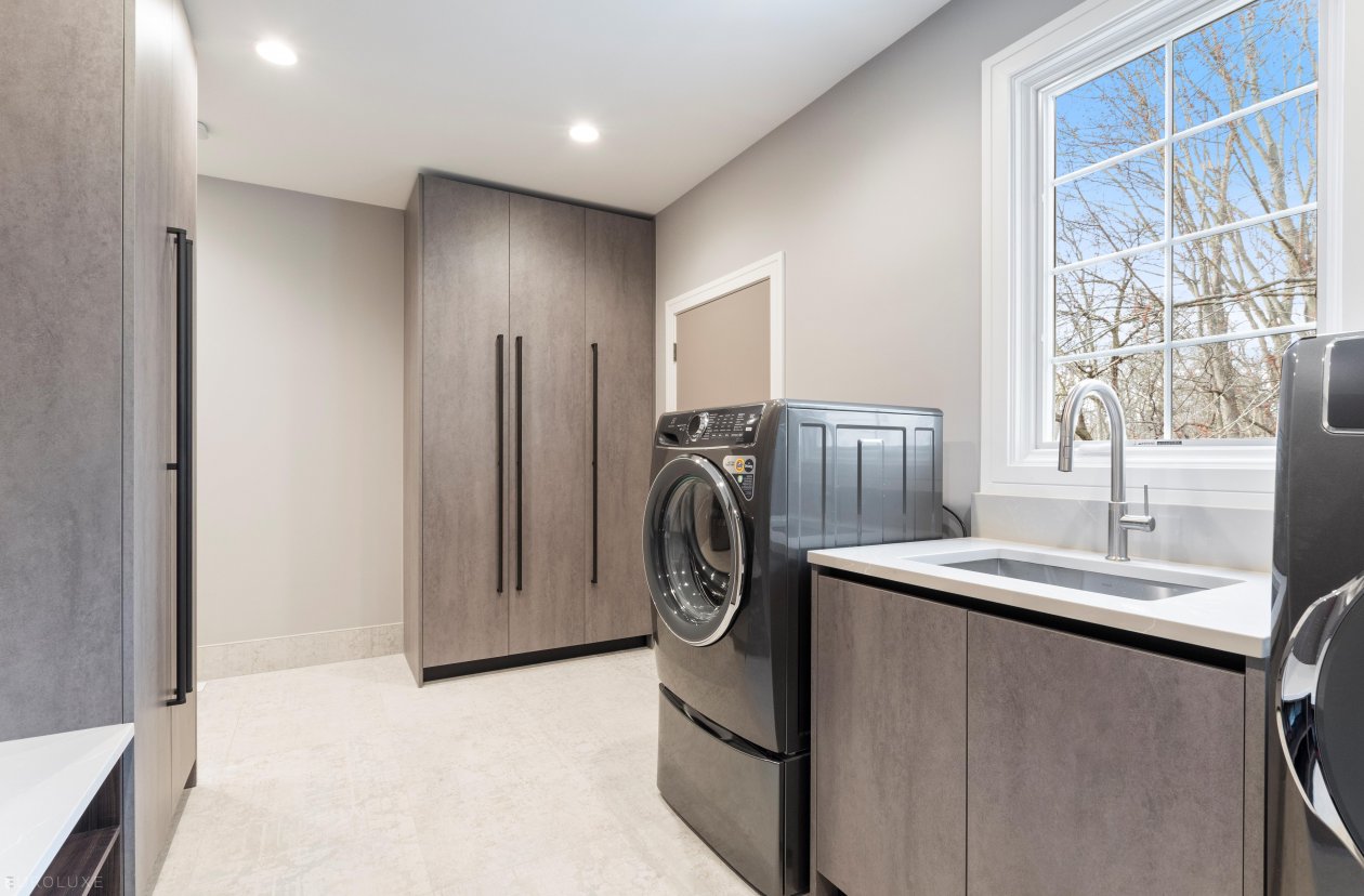 Chicago | Bathroom and Laundry - 